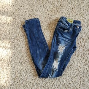 SUPER CUTE RIPPED JEANS